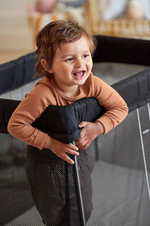 BABYBJORN - łóżeczko turystyczne LIGHT - czarny + prześcieradło BABYBJORN - łóżeczko turystyczne LIGHT - czarny + prześcieradło