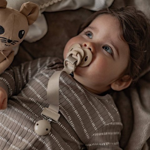 Elodie Details - Drewniana zawieszka na smoczek - Pure Khaki Elodie Details - Drewniana zawieszka na smoczek - Pure Khaki