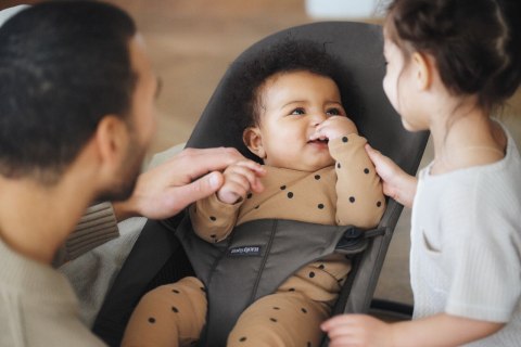 BABYBJORN - leżaczek BALANCE SOFT WOVEN/JERSEY Tri Fabric, Ciemny Szary + zabawka do leżaczka - Googly Eyes BABYBJORN - leżaczek BALANCE SOFT WOVEN/JERSEY Tri Fabric, Ciemny Szary + zabawka do leżaczka - Googly Eyes