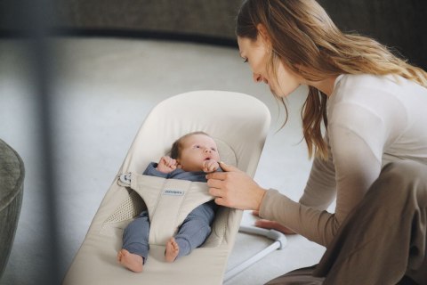 BABYBJORN - leżaczek BALANCE SOFT WOVEN/JERSEY Tri Fabric, Jasny Beż + zabawka do leżaczka - Googly Eyes BABYBJORN - leżaczek BALANCE SOFT WOVEN/JERSEY Tri Fabric, Jasny Beż + zabawka do leżaczka - Googly Eyes