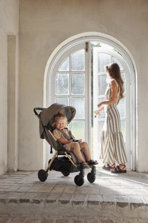 Elodie Details - wózek spacerowy MONDO 2025 - Tender Taupe Elodie Details - wózek spacerowy MONDO 2025 - Tender Taupe