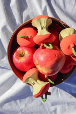 Oli & Carol Gryzak Zabawka Jabłko Pepa Apple