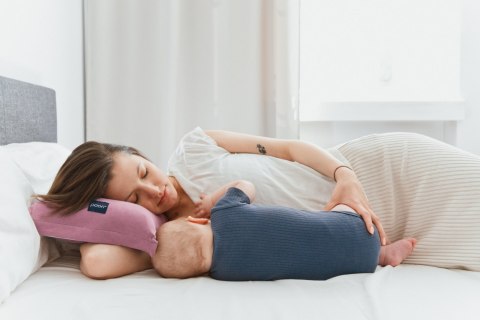 POOFI Poduszka do karmienia na rękę kolor: piwonia POOFI Poduszka do karmienia na rękę kolor: piwonia