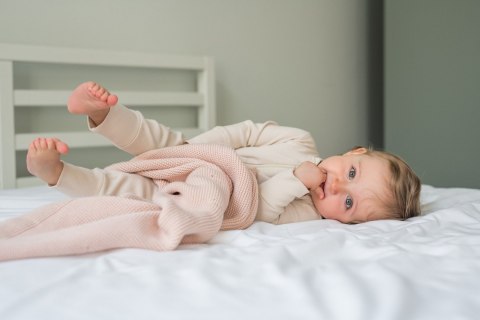 POOFI Kocyk bawełniany Paris kolor: brzoskwiniowy POOFI Kocyk bawełniany Paris kolor: brzoskwiniowy