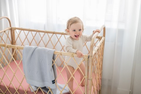 POOFI Kocyk bawełniany Paris kolor: brzoskwiniowy POOFI Kocyk bawełniany Paris kolor: brzoskwiniowy