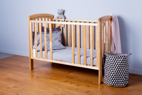 Łóżeczko 120x60 z wyjmowanymi szczebelkami NICOLE natural Troll Nursery Łóżeczko 120x60 z wyjmowanymi szczebelkami NICOLE natural Troll Nursery