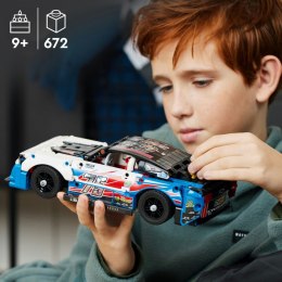 LEGO Klocki Technic 42153 Nowy Chevrolet Camaro ZL1 z serii NASCAR