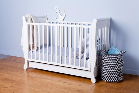 Łóżeczko 120x60 z opuszczanym bokiem ROMANTICA white Troll Nursery Łóżeczko 120x60 z opuszczanym bokiem ROMANTICA white Troll Nursery