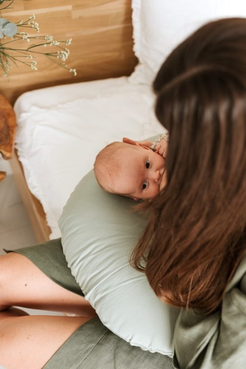 POOFI Wodoodporna poduszka do karmienia HYGIENIC kolor: szałwia POOFI Wodoodporna poduszka do karmienia HYGIENIC kolor: szałwia