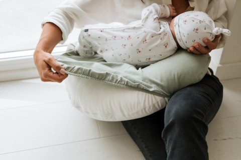 POOFI Wodoodporna poduszka do karmienia HYGIENIC kolor: szałwia POOFI Wodoodporna poduszka do karmienia HYGIENIC kolor: szałwia